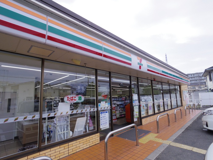 コンビニ　セブンイレブン（コンビニ）まで500m