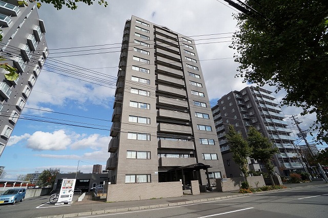 建物外観　陽当たり良好の高層マンションです♪