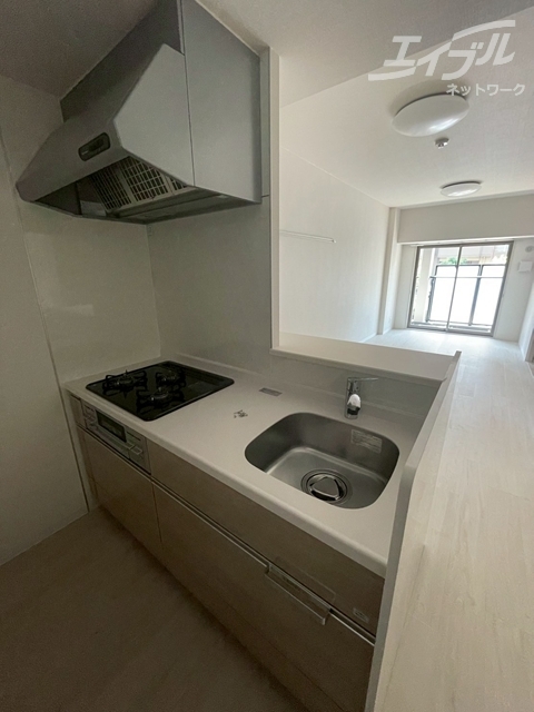 キッチン　３口コンロ、グリル付カウンターキッチンになります
