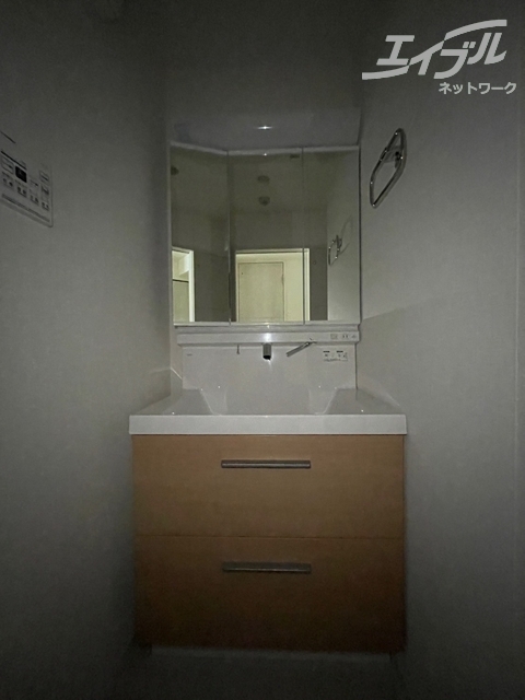 洗面設備　独立洗面台です