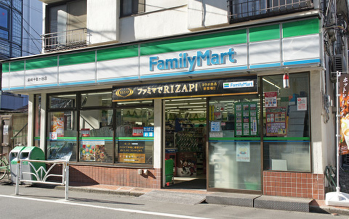 コンビニ　ファミリーマート柴崎千駄ヶ谷店（コンビニ）まで650m