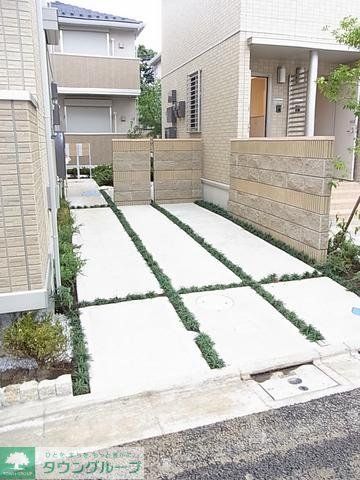 駐車場　敷地内駐車場あり