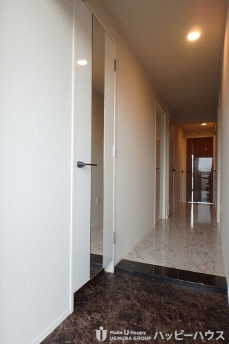 玄関　建設中の部屋の為、類似物件です。現状を優先とさせて頂きます。