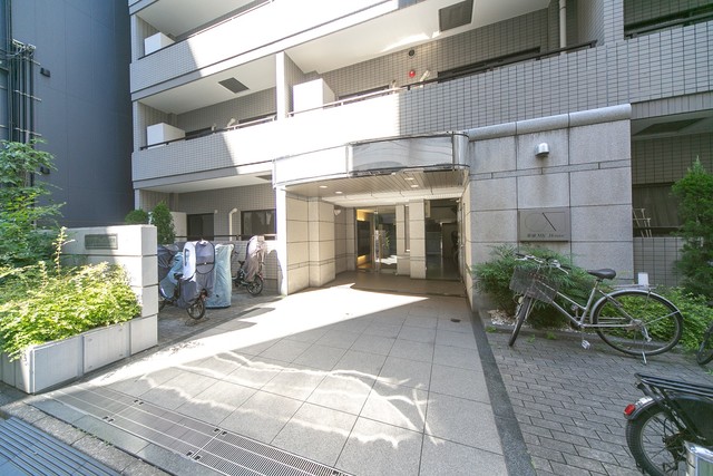 エントランス　ゆとりのあるエントランスです