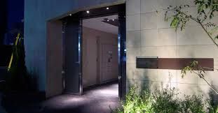 エントランス　落ち着いたエントランスです