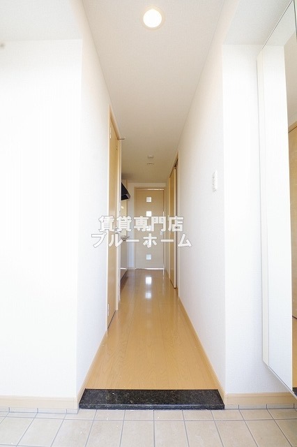 玄関　明るい玄関スペース！