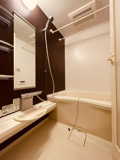 バス・シャワールーム　※写真は別部屋です