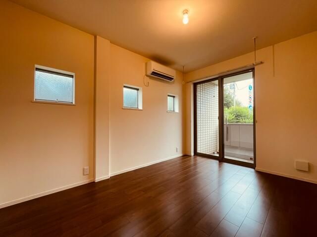 居室・リビング　※写真は別部屋です