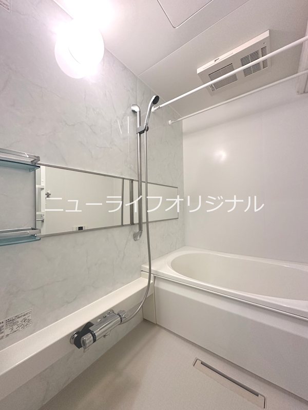 バス・シャワールーム　追焚機能はもちろん浴室乾燥機付きです。