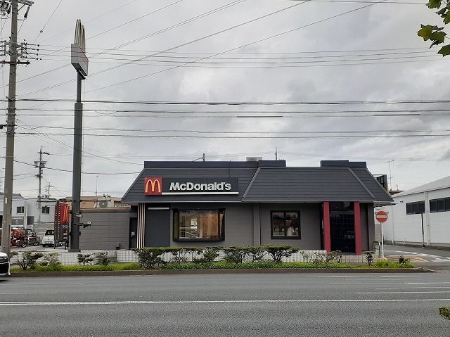 飲食店　マクドナルド浜松茄子町店（飲食店）まで300m