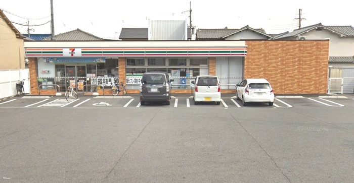 コンビニ　セブンイレブン（コンビニ）まで349m
