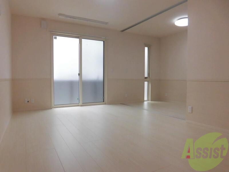 居室・リビング　白を基調とした明るいリビングです