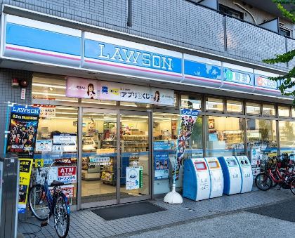 コンビニ　ローソン（コンビニ）まで741m