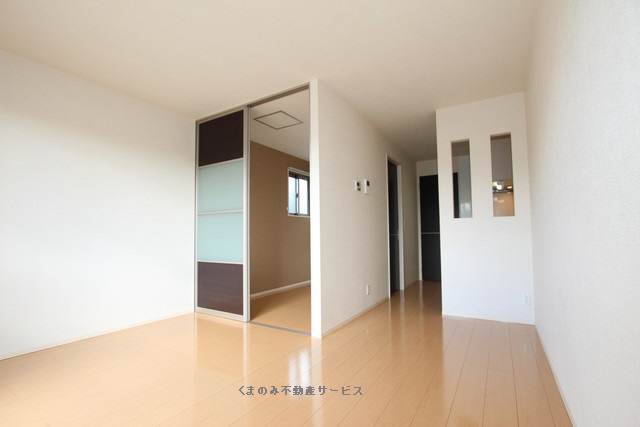 居室・リビング　ゆったりとしたリビングです サン=ミシェル205号室　202