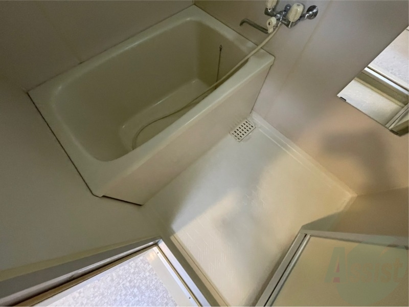 バス・シャワールーム　お風呂になります。一日の疲れを癒してくださいね。