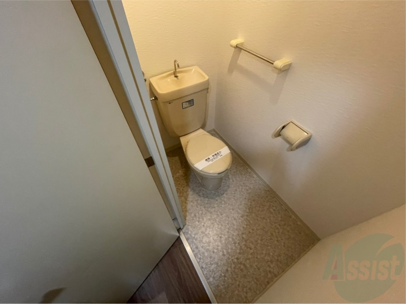 トイレ　こちらはトイレです。清潔感があり、安心して使用できます。