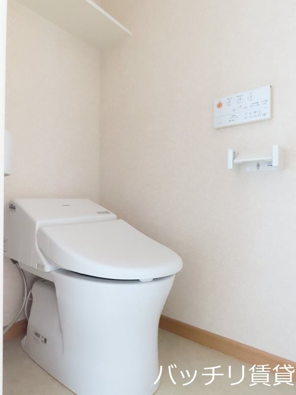 トイレ　別号室写真の為現況を優先致します。