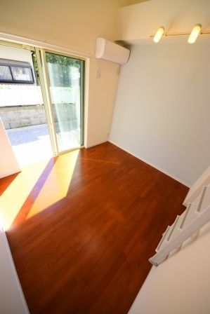 居室・リビング　★海まで歩いてすぐ★ゆったりロフト付きのおしゃれ物件★