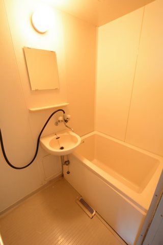 バス・シャワールーム　シンプルで機能的なユニットバスです！
