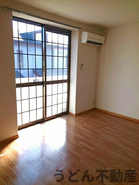 居室・リビング　うどん県のお部屋探しはうどん不動産へ うどんちゃんとLINE