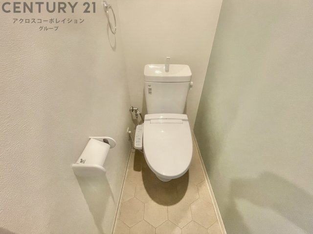 トイレ　温水洗浄便座付きのトイレです♪