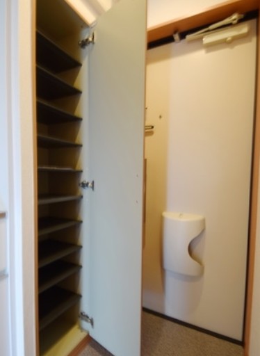 玄関　※同建物別部屋参考写真