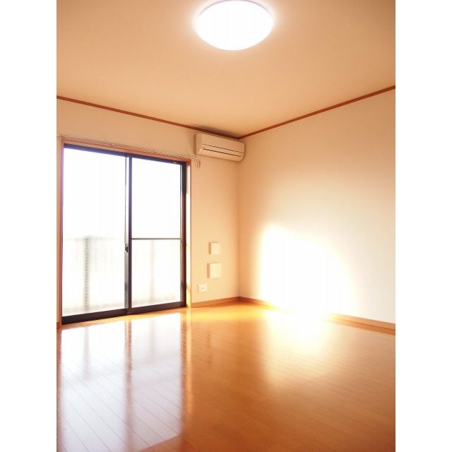 居室・リビング　※同建物別部屋参考写真