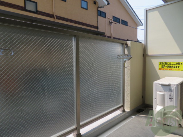 バルコニー　バルコニーは長さも幅も丁度いい広さでした。のびのびできますね