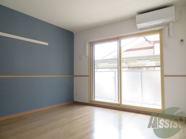 居室・リビング　リビングは７．６帖の洋室です。南向きなので陽当り良好ですよ。