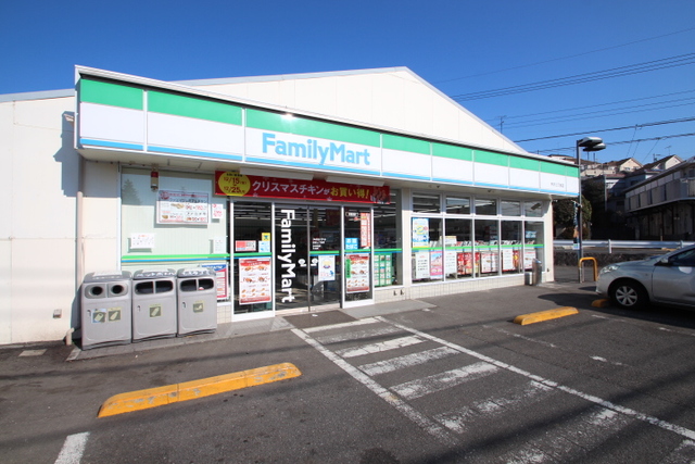 コンビニ　ファミリーマート中沢二丁目店（コンビニ）まで859m