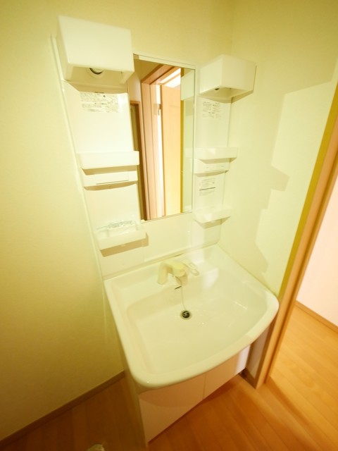 洗面設備　★お出掛け前の準備に便利な独立洗面台です★