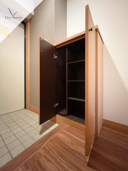 玄関　玄関スッキリ片付くシューズボックス付☆