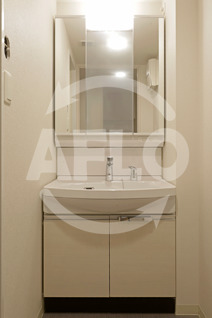 洗面設備　プレサンス南堀江ザ・センス　三面鏡独立洗面台