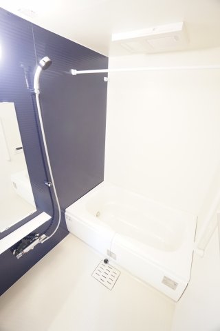 バス・シャワールーム　※反転タイプの写真です。