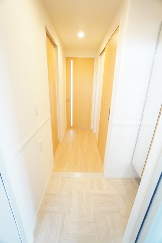 玄関　※反転タイプの写真です。