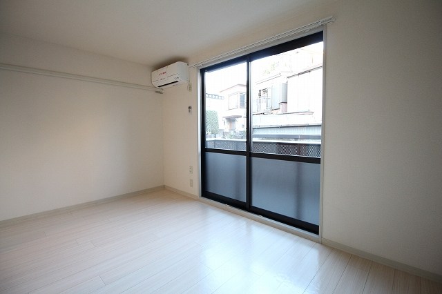 居室・リビング　別号室参考写真