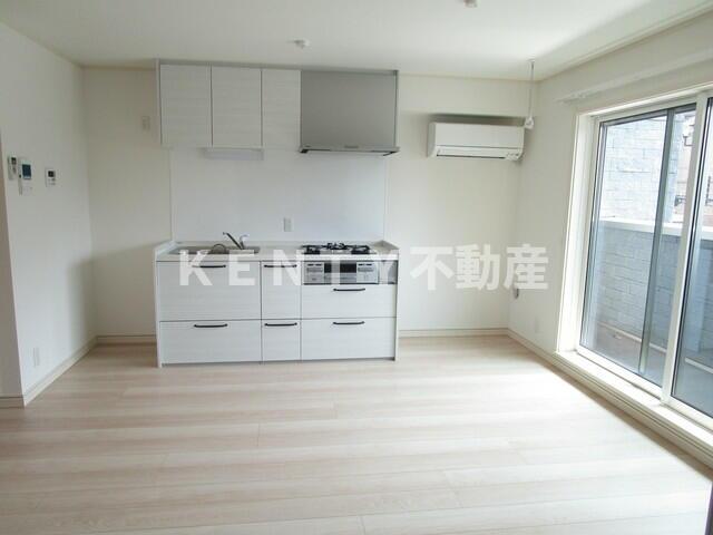 キッチン　コンパクトなキッチンで掃除もラクラク