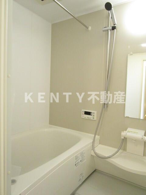 バス・シャワールーム　コンパクトで使いやすいお風呂です