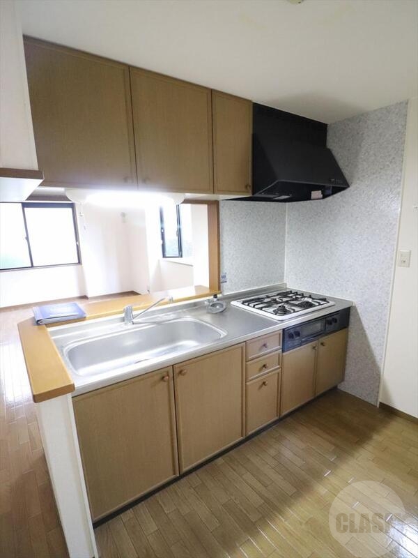 キッチン　ガス３口コンロ・グリル付き