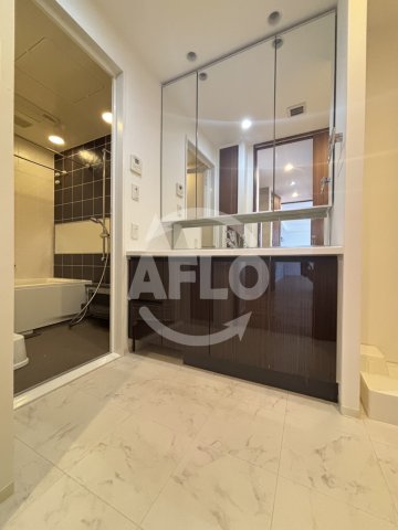 洗面設備　大阪ひびきの街ザ・サンクタスタワー　独立洗面台