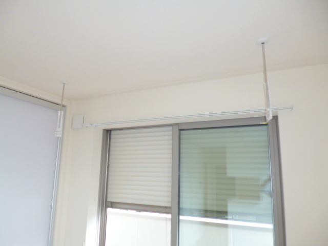 セキュリティ　★防犯シャッターに室内物干しフック★