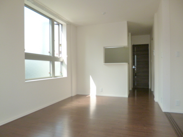 居室・リビング　★明るい角部屋２面採光★