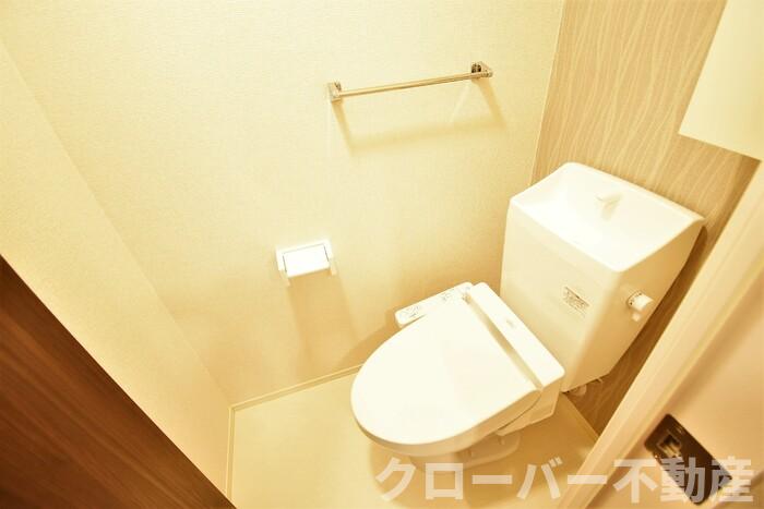 トイレ　温水洗浄暖房便座