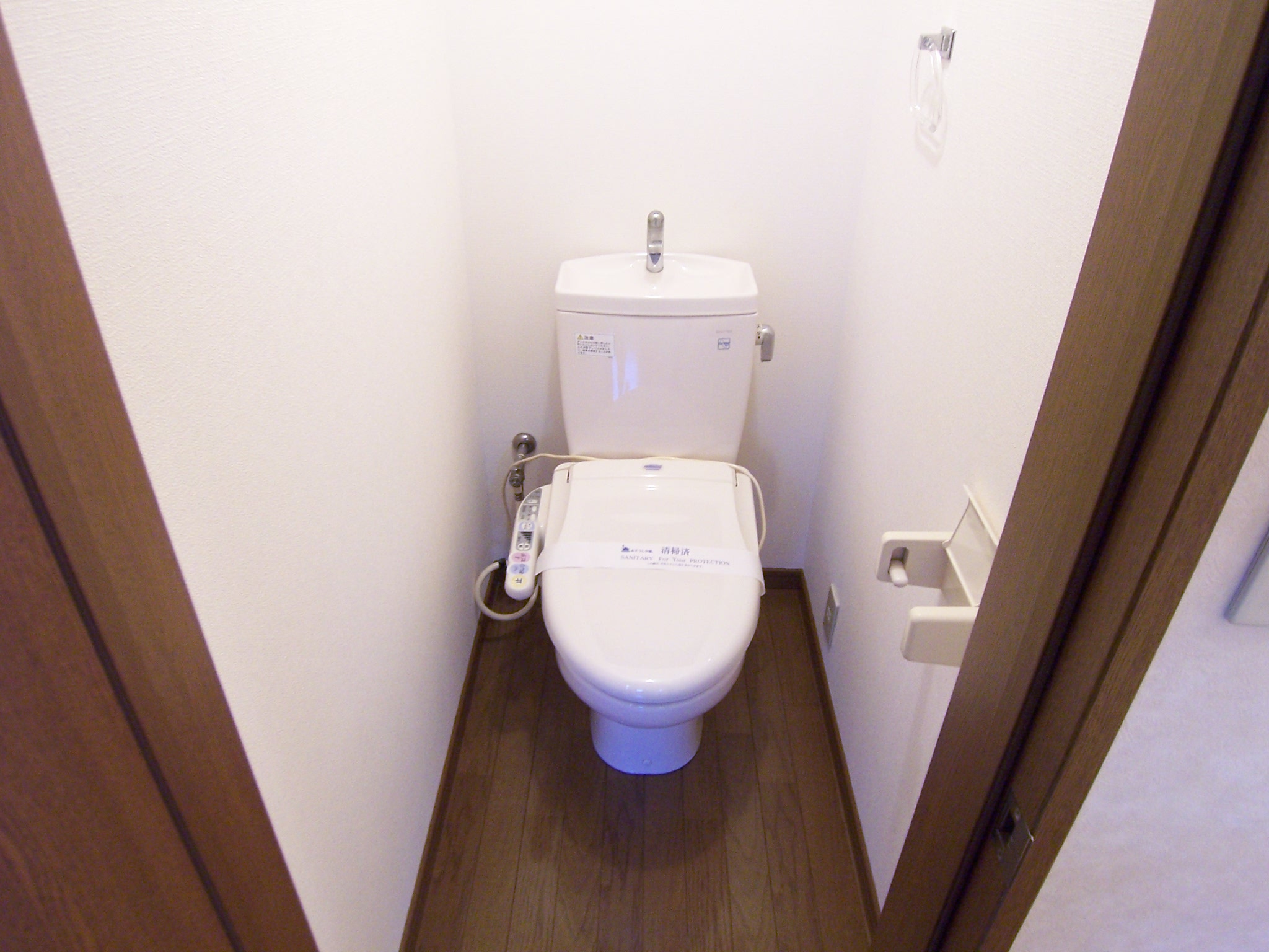 トイレ　（参考）他室の写真を使用しています。現況優先となります。