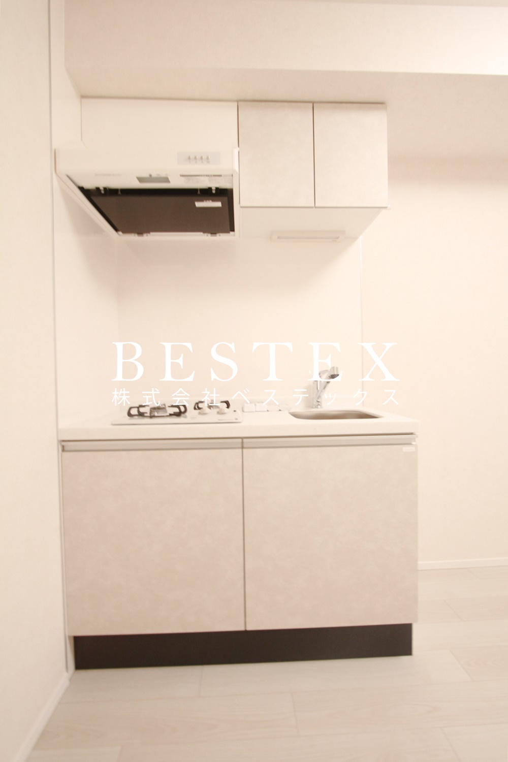 キッチン　※同建物内・別タイプの参考写真です。