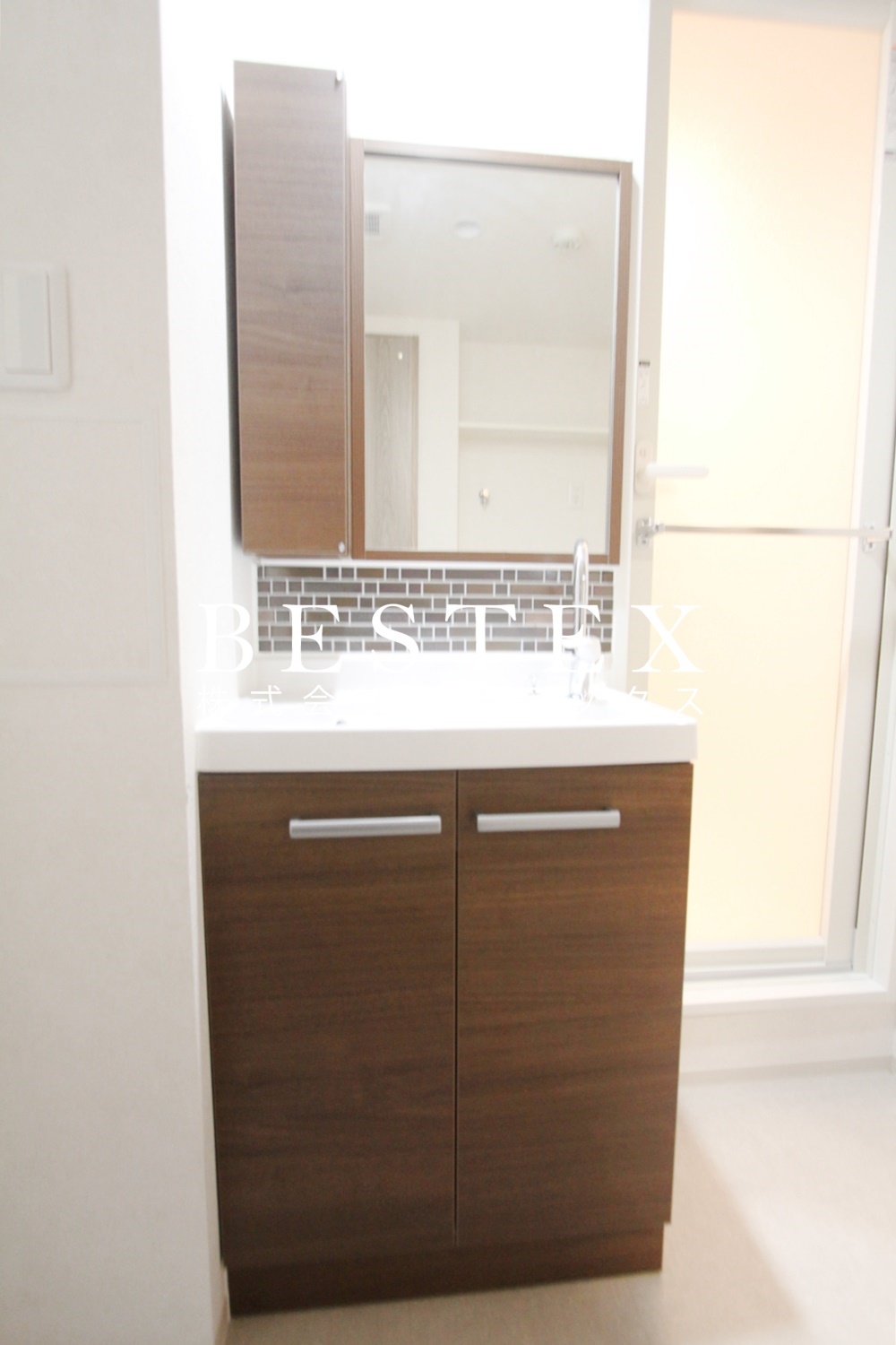 洗面設備　※同建物内・別タイプの参考写真です。