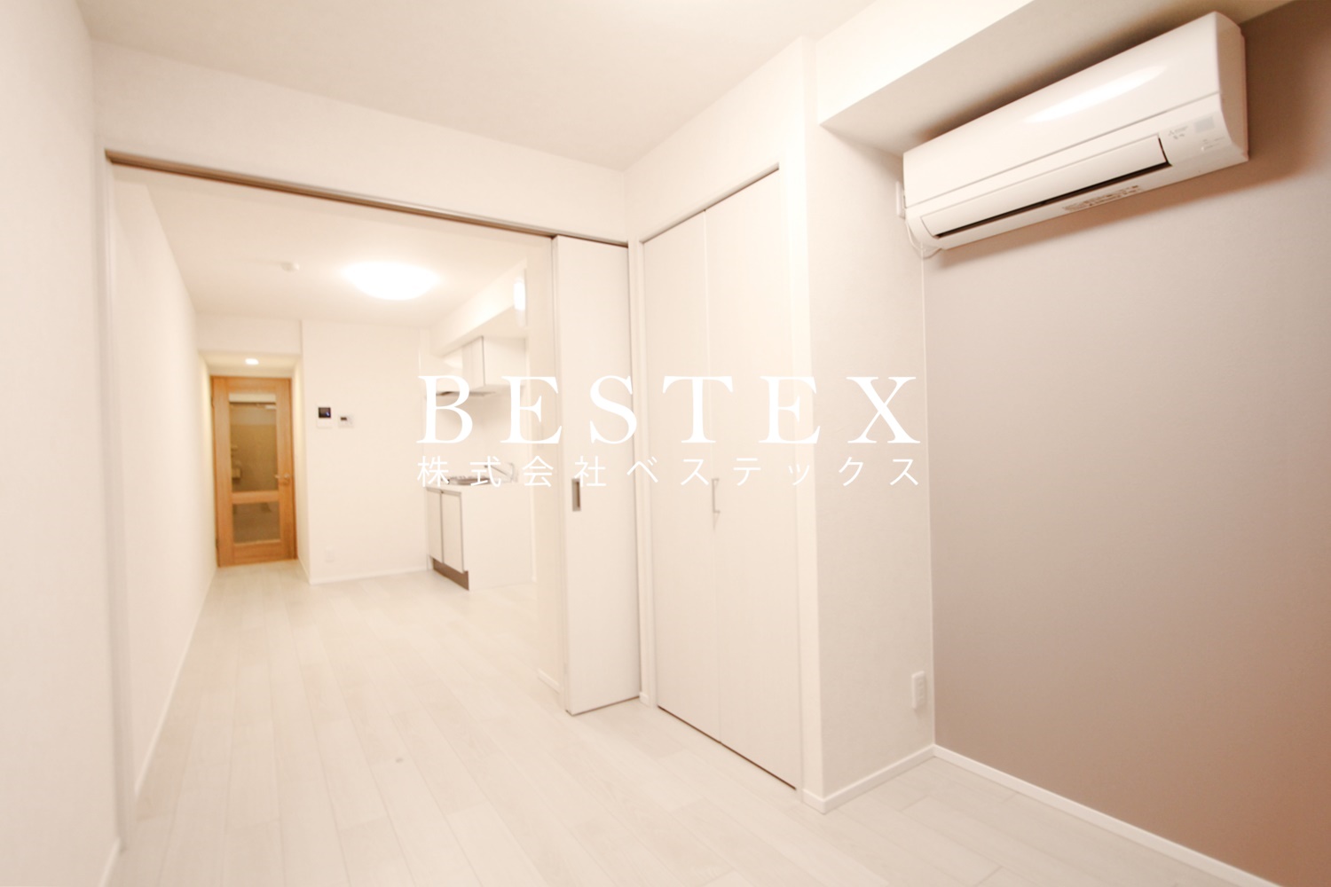 居室・リビング　※同建物内・別タイプの参考写真です。