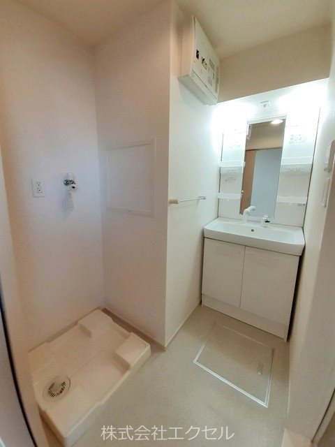 洗面設備　シャワー付き洗面台です。