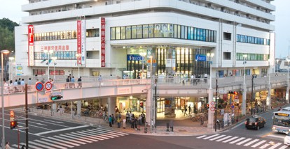 ショッピングセンター　サンビーチ追浜（ショッピングセンター）まで1860m