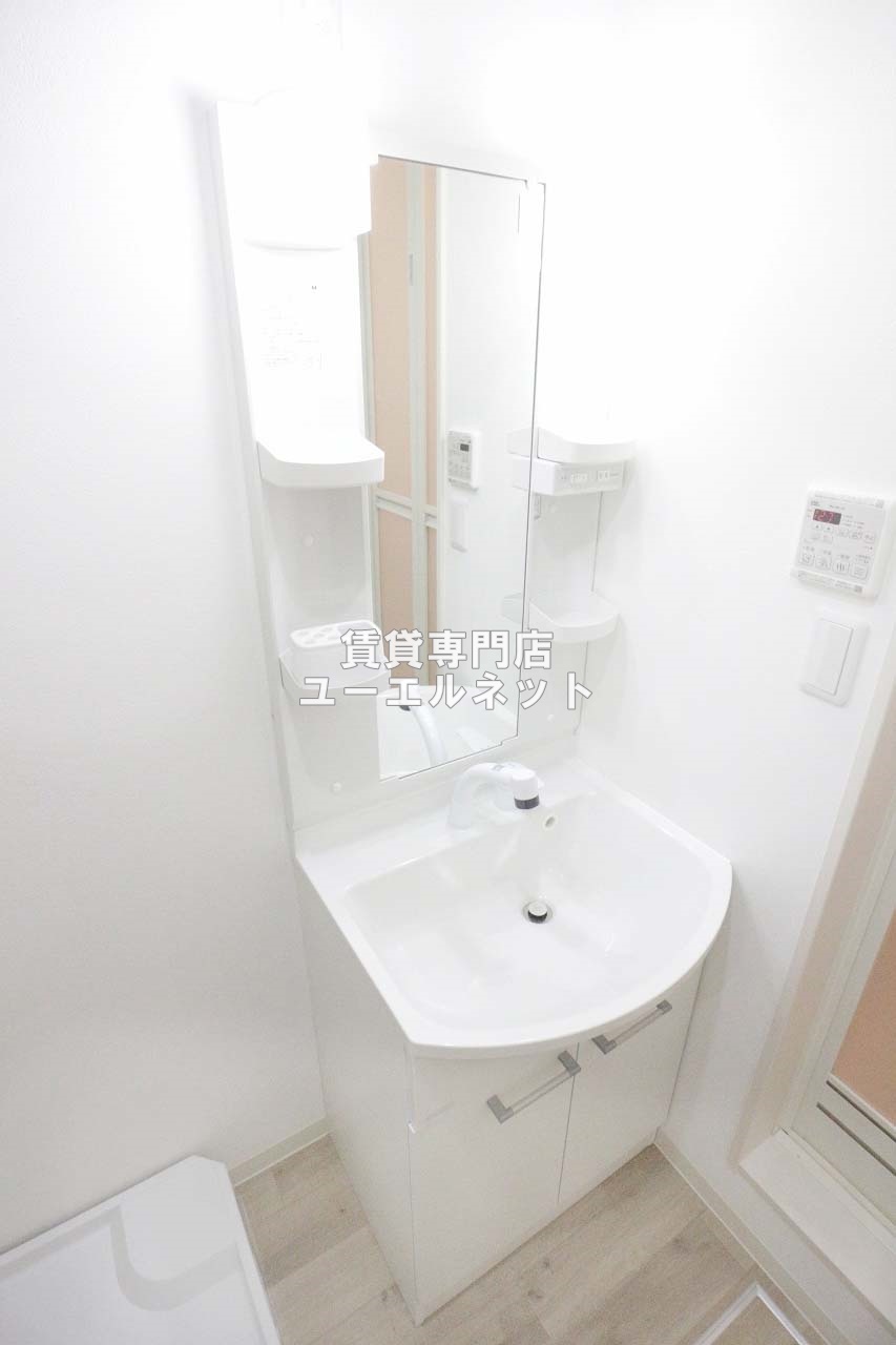 洗面設備　清潔感ある独立洗面台で毎日気持ちよく♪